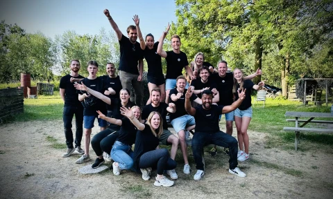 Untied teamfoto lasergame